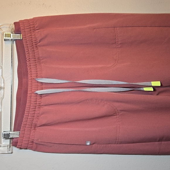 Figs Mari Skinny Ulta Rose Joggers NWOT - Picture 4 of 13